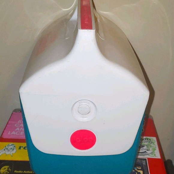 Igloo Vintage Little Playmate cooler - Picture 2 of 4